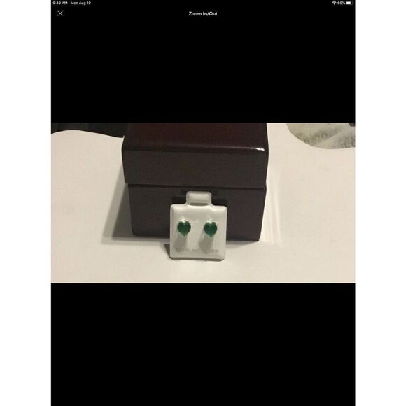 Gorgeous 2 Ct. Emerald Gemstone Heart Stud Earrings`925 Sterling Silver - Picture 2 of 2